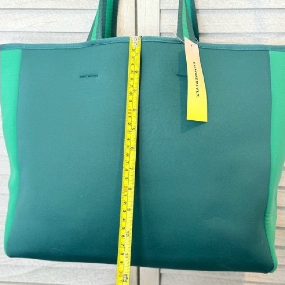 Stylish Green Tote Bag - Picture 2 of 5